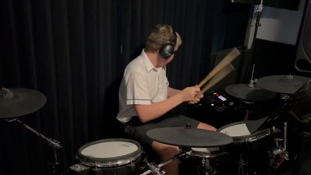 Everlong School Assessment - Foo Fighters смотреть онлайн