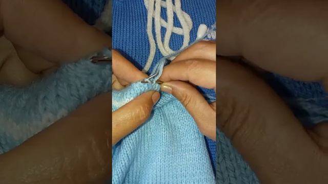 КАК ЗАКРЫТЬ ПЕТЛИ НА ПОЛОЙ РЕЗИНКЕ ИГЛОЙ смотреть онлайн