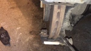 Volkswagen Polo Sedan Замена передних тормозных колодок 1