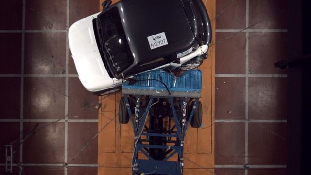 Tazzari EV - Zero EM2 Space Crash Test Laterale superato смотреть онлайн