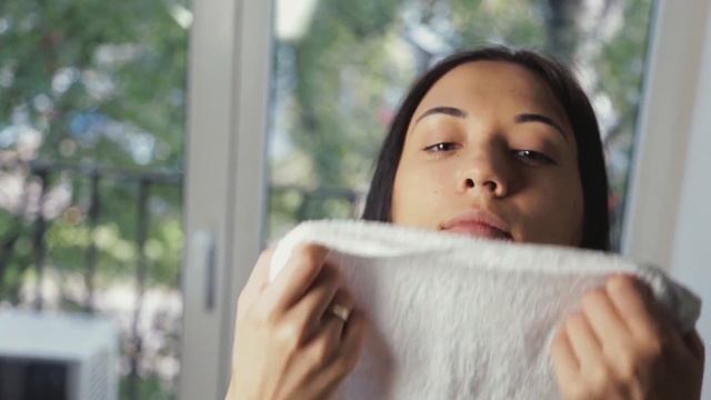 Лайфхак - Как избавиться от шелушения кожи? смотреть онлайн