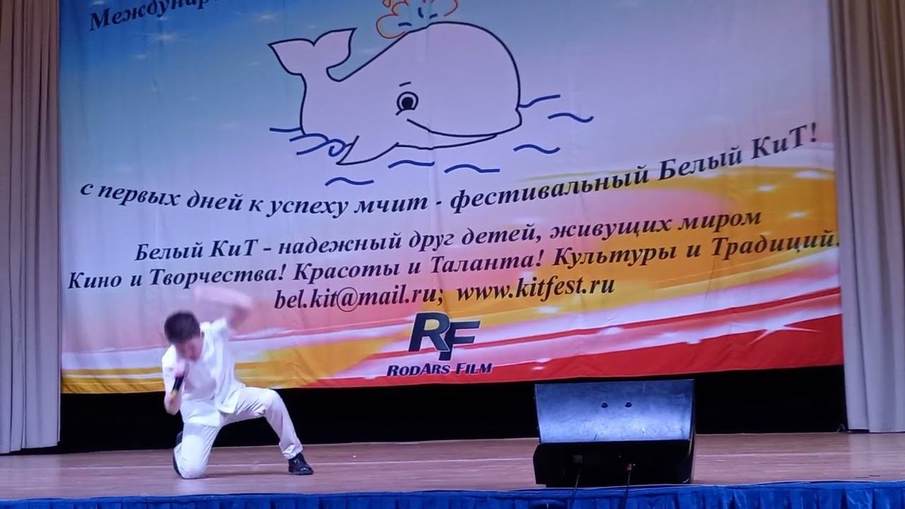 Она милого узнает по походке смотреть онлайн