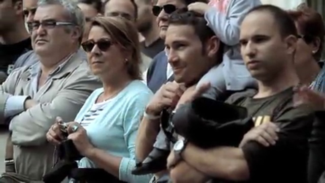 Девочка положила пару монет в шляпу музыканта. Произошедшее вслед за этим поразило весь город. смотреть онлайн