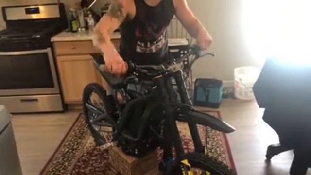 SUR-RON quick fix. Bike on but no throttle Response. смотреть онлайн