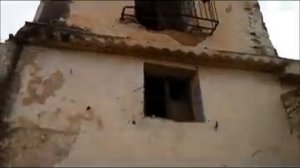 заброшенный старый дом в горах.