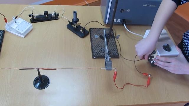 ДЭ 4б. Магнитное поле проводника с током (прямого провода и катушки). смотреть онлайн