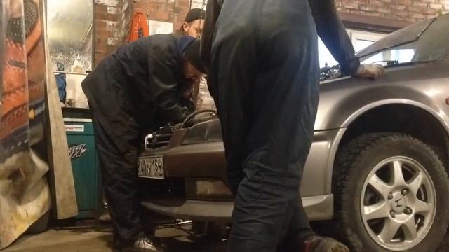 Установка двигателя в Хонду Аккорд на СТО Сервис Парк смотреть онлайн