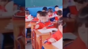 Черпает знания из книг