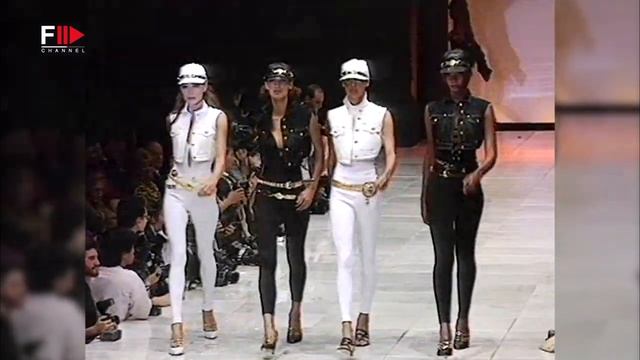 Vintage in Pills GIANNI VERSACE Spring 1992 - Fashion Channel