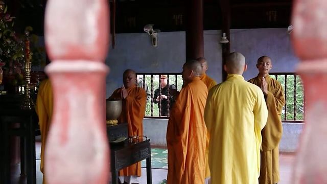 Пагода Тьен Му, Хюэ. Пение монахов смотреть онлайн