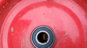 Сломалась ось, на тележке вышел из положения. Подобрал подшипники и сделал классную  ось .