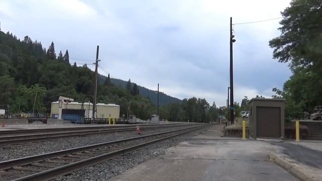 Railfanning The CORP & the UP's Black Butte Subdivision: Trains at Dunsmuir with Crew Changes смотреть онлайн