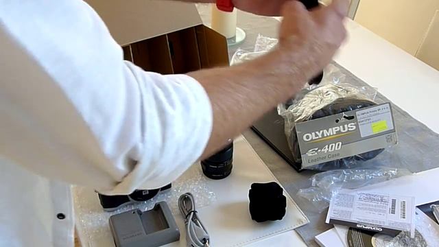 OLYMPUS OM-D EM-5 Unboxing.MOV смотреть онлайн