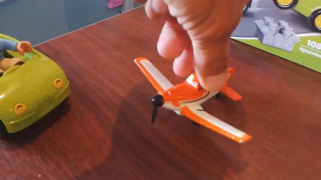 Мультик Игрушки Лего Дупло LEGO-Duplo Желтая и Зеленая машинки Знакомство с Самолетиком смотреть онлайн