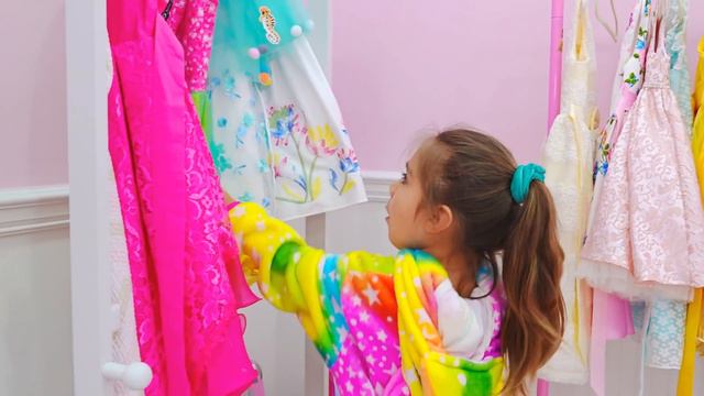 Настя и Артем - Странный Гость под Кроватью. Истории на Хеллоуин смотреть онлайн