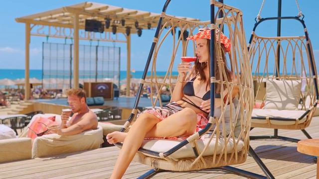 Liu Resort Side #4k смотреть онлайн