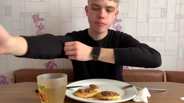 МУКБАНГ ПАНКЕЙКИ | Я СИДЕЛ НА ГОЛОДОВКЕ смотреть онлайн