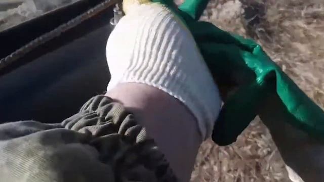 Мужик показал как открыть машину без ключей с помощью верёвки и палок смотреть онлайн