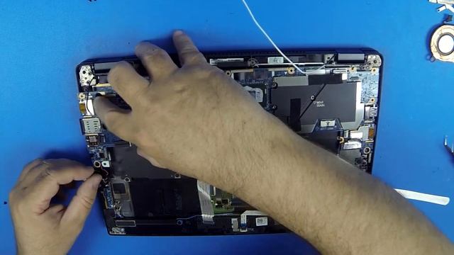 Dell Latitude 7390 2-in-1 - Keyboard Replacement смотреть онлайн