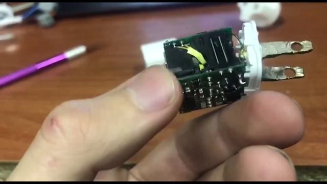 что внутри Амереканской iphone зарядки + переделка смотреть онлайн