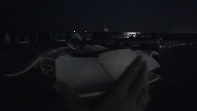 🌟 Am DORMIT pe PLAJĂ! ⏰ 24 Ore la MARE! смотреть онлайн