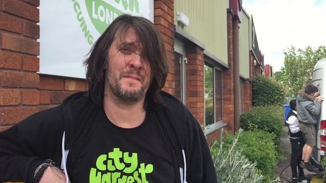 James Bowen Visits City Harvest смотреть онлайн