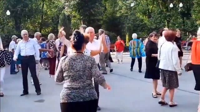 ТАМ ЗА РЕКОЮ ПЛЯСКА ИДЕТ! смотреть онлайн