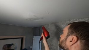 Восстанавливаем натяжной потолок после потопа, обычным феном для волос