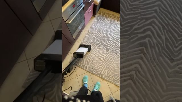 Как почистить ковер ? Не заморачиваться , а обращаться к профессионалам смотреть онлайн