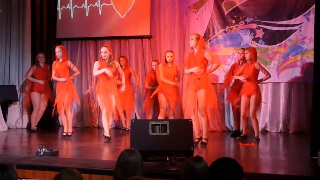 Дебют Танец в красном смотреть онлайн