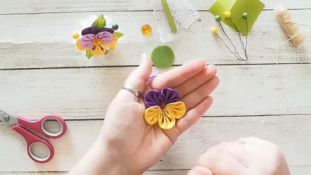 Анютины глазки - цветы из лент. Резиночки с цветами DIY | Pansies - flowers from ribbons. смотреть онлайн