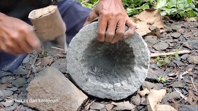 The process of making traditional stone mortar смотреть онлайн