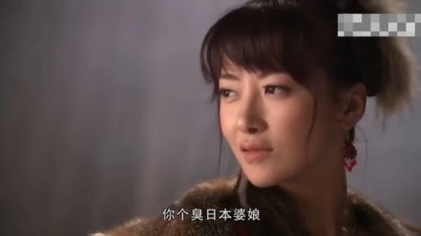 日軍把美女綁在桌子上,還命令美女手下羞辱她,實在太過分!