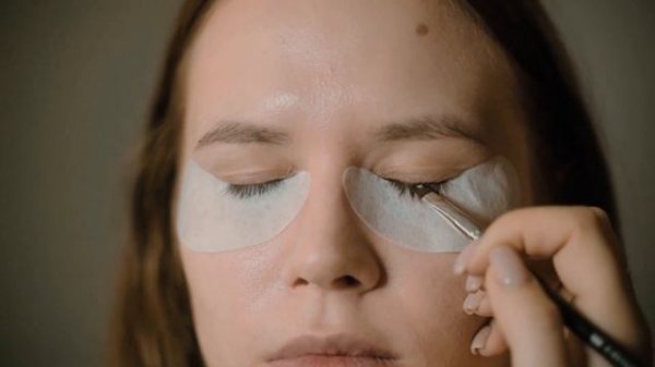 Окрашивание ресниц краской Levissime?полный процесс?