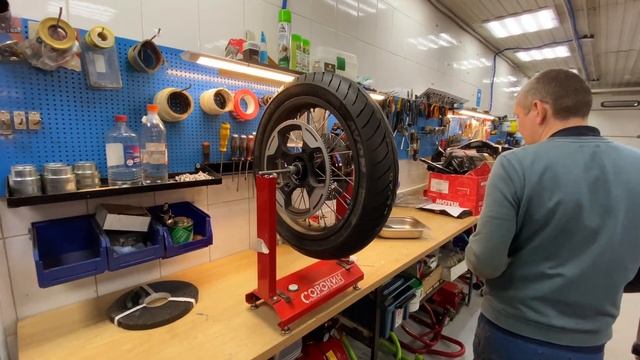 Меняем шины на Soco! смотреть онлайн