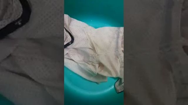 Супер способ из трех бюджетных средств отстирать желтые пятна под мышками смотреть онлайн