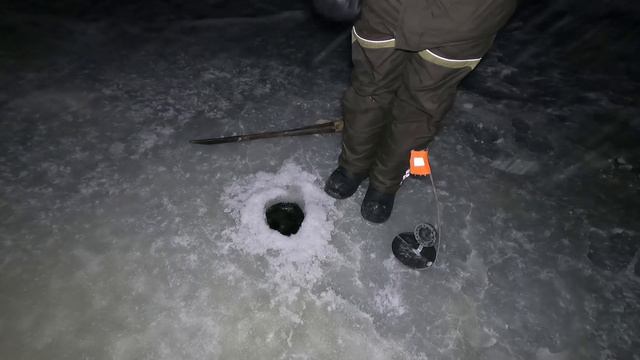 НОЧНЫЕ ЖЕРЛИЦЫ ПО ПЕРВОМУ ЛЬДУ / NIGHT ZHERLITSY ON THE FIRST ICE смотреть онлайн
