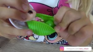 ПРОВЕРЯЕМ подделки ЛОЛ LOL! привезли целый чемодан ИГРУШЕК ЧТО ПОПАЛОСЬ НАМ ВНУТРИ? ПАПУ НА ПОМОЩЬ!