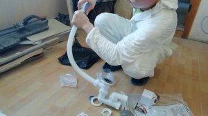 СИФОН сантехнический ЕС255S Ани пласт полуавтомат, чем отличается от других сифонов...?