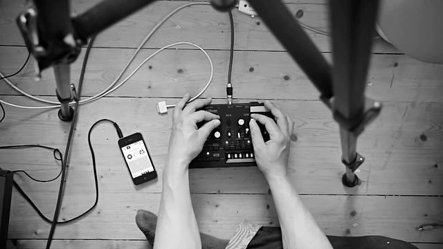 Korg Monotribe + Propellerhead Figure for iOS/iPhone смотреть онлайн
