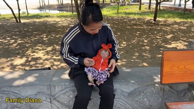 Monkey Diana smart Do everything to get her mother to let her go out смотреть онлайн