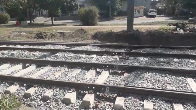 На Кузнечной продолжается укладка бетонных блоков. Таганрог. смотреть онлайн