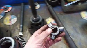 Полуоси ВАЗ к редуктору ЗАЗ или ЛУАЗ .