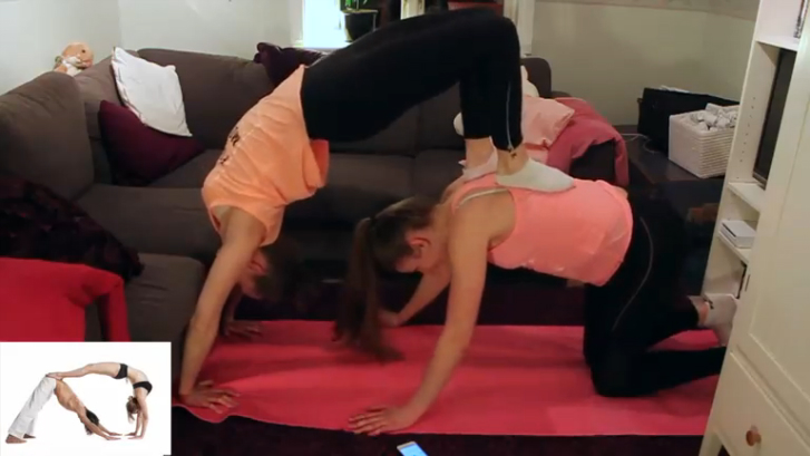 Девушки гимнастки. Гимнастические фигуры. смотреть онлайн