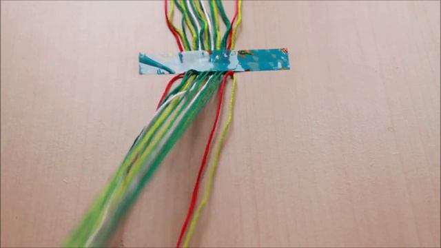 Фенечки косым плетением + как подвязать новую нить смотреть онлайн