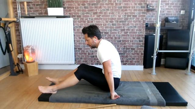 COURS PILATES 33 ( Live lundi ) смотреть онлайн