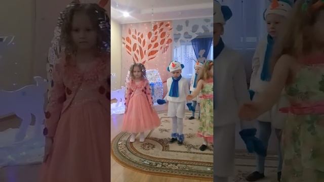 Малыши в саду танцуют танго смотреть онлайн