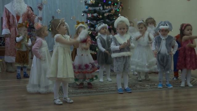 2014-12-29" У окошка я сижу". Новогодний утренник. ДС № 3 г. Городок. София и её Друзья. смотреть онлайн