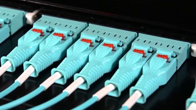 Siemon LC BladePatch™ Featuring UniClick® Technology смотреть онлайн