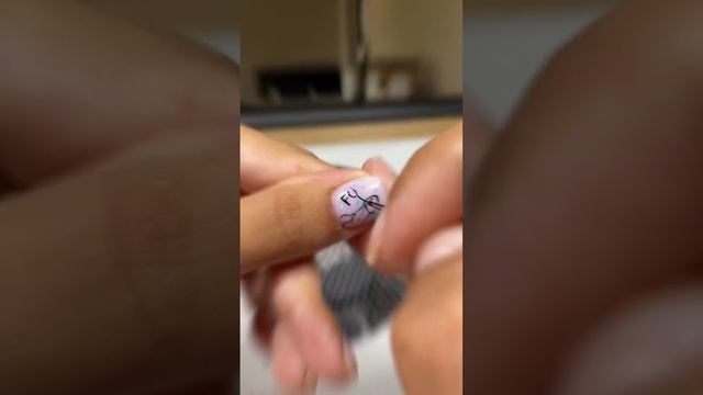 Когда решила сделать маникюр +18, но потом вспомнила что ты мать. #ногти #маникюр #дизайнногтей смотреть онлайн